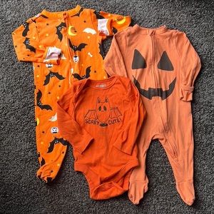 Old Navy Baby Bundle Halloween Pumpkin Footed Bodysuit Long Sleeve Onesie 3-6 mo